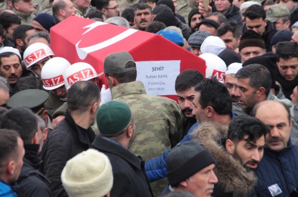 Erzurumlu şehidi binler uğurladı