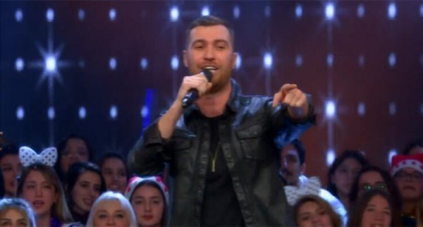 Seda Sayan'ın oğlundan 'Ah Geceler' performansı