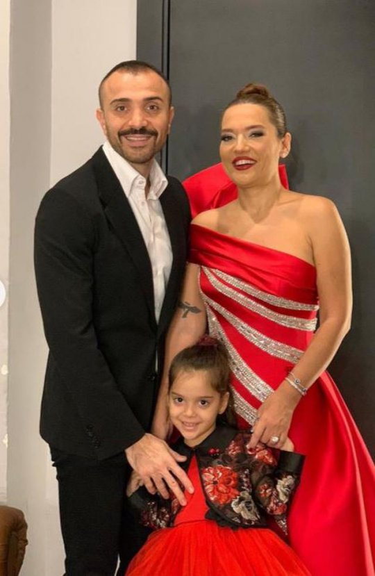 Demet Akalın'ın Barbie bebek elbisesi