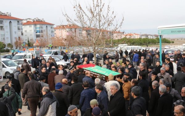 Alkol komasından ölen diş hekimi defnedildi