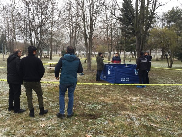 a Bolu'da bir kişi parkta ölü bulundu