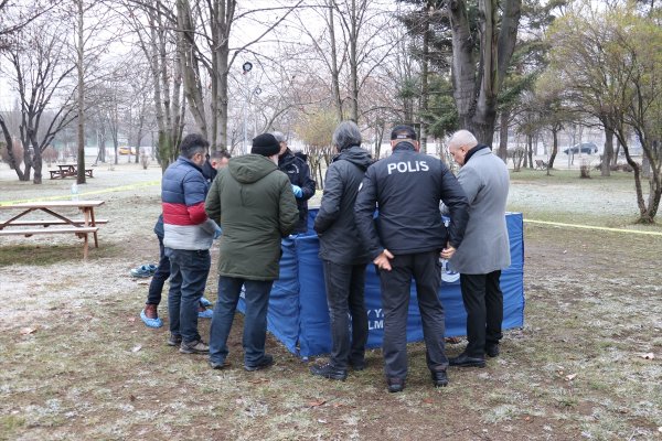 a Bolu'da bir kişi parkta ölü bulundu