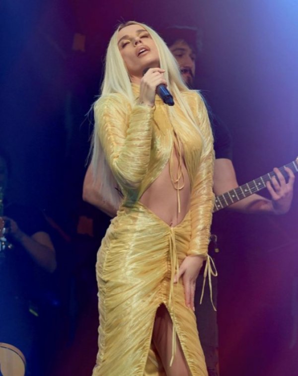 Gülşen'den iddialı kıyafet yorumu