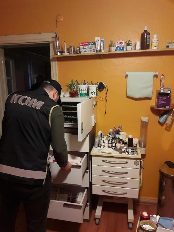 d Sahte dişçi yakalandı, muayenehanesi mühürlendi
