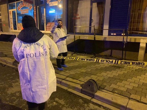 d Sultanbeyli'de bir kişi silahlı saldırıya uğradı