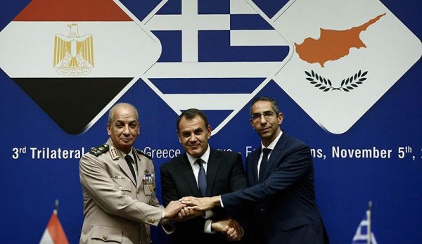 BAE Türkiye'nin Libya tezkeresini kınadı