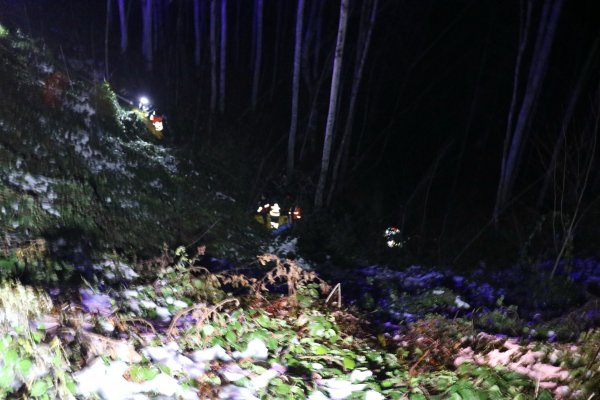 i Zonguldak'ta otomobil 40 metreden uçtu:1 ölü 3 yaralı