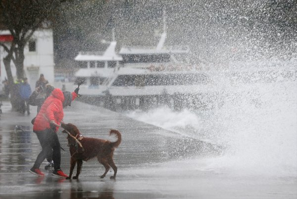 Meteoroloji'den İstanbul için kuvvetli fırtına uyarısı