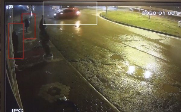 i Kaldırımda servis bekleyen kadınlar ölümden döndü