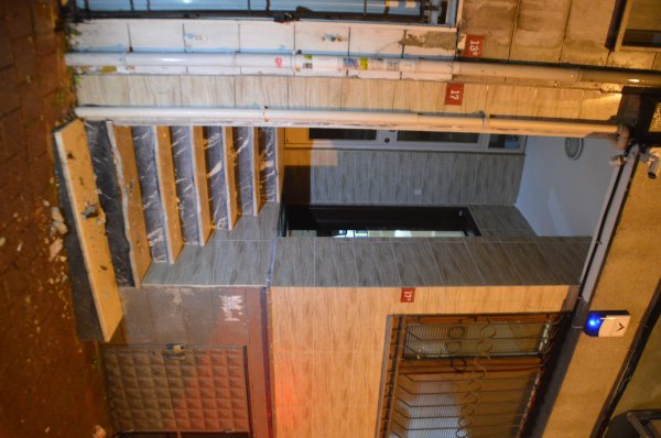 i İstanbul'da 3 hırsız bir dükkandaki kasayı çaldı