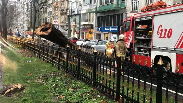 İstanbul'da şiddetli rüzgar