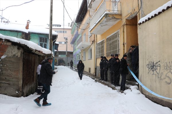 a Kütahya'da bir evde 2 ceset bulundu