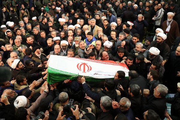 Kasım Süleymani'nin cenazesine binlerce İranlı katıldı