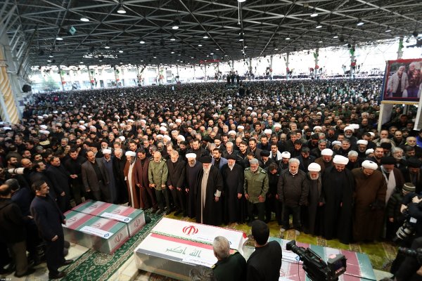 Kasım Süleymani'nin cenazesine binlerce İranlı katıldı