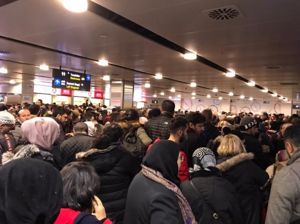 Uçağın pistten çıktığı Sabiha Gökçen’de yolcu yoğunluğu