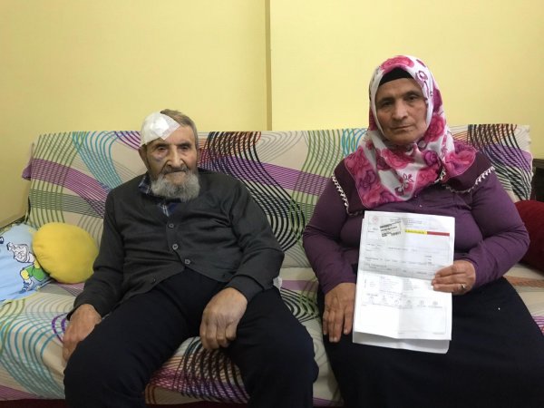 i 93 yaşındaki adam evinde darbedilerek parası çalındı