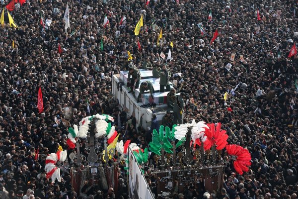 a Kasım Süleymani'nin cenazesinde izdiham