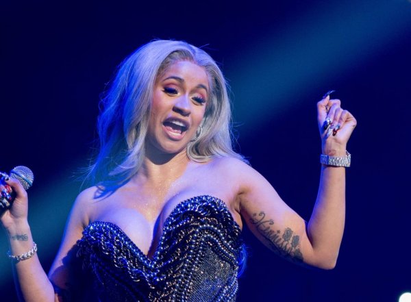 Cardi B, ABD vatandaşlığından çıkıyor