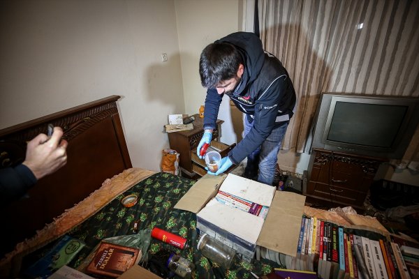 Bursa'da arama yapılan çöp evden uyuşturucu çıktı