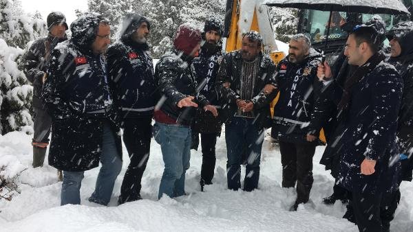 d Eşi kahvesine uyku ilacı kattı, akrabaları boğarak öldürdü