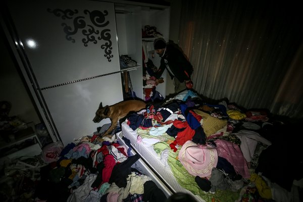 Bursa'da arama yapılan çöp evden uyuşturucu çıktı