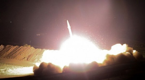 a İran, Irak'ta ABD üslerine saldırdı