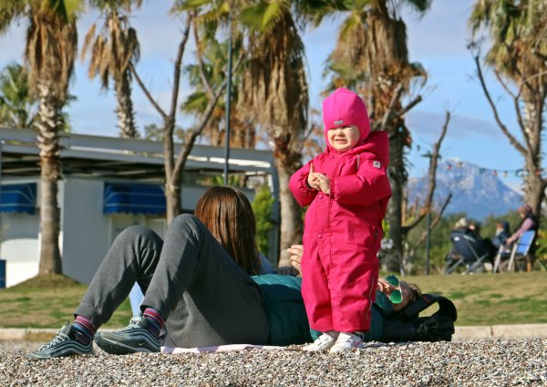 Antalyalıların deniz keyfi devam ediyor
