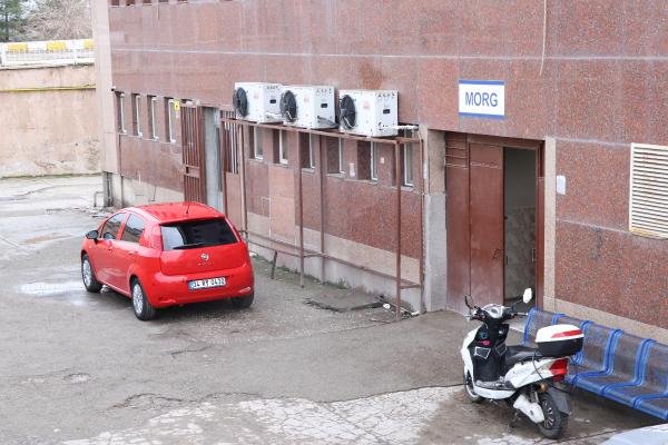 d Bıçakla yaralandı, ağzı toprakla doldurulup boğuldu