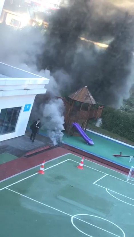 Okulun alt katındaki iş yeri yandı, öğrenciler çıkarıldı