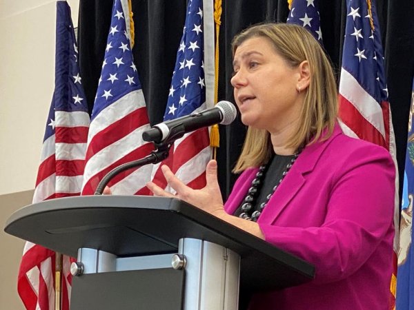 R ABD Temsilciler Meclisi Trump'ın yetkilerini kısıtladı