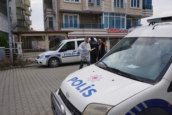 a 20 yaşındaki genç babasını silahla vurarak öldürdü