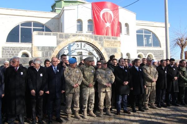 d Şehit güvenlik korucusu Kürtçe ağıtlarla uğurlandı