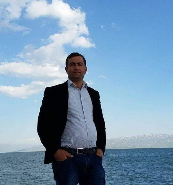 d Çatı kenarında asılı kalan işçi düşerek öldü