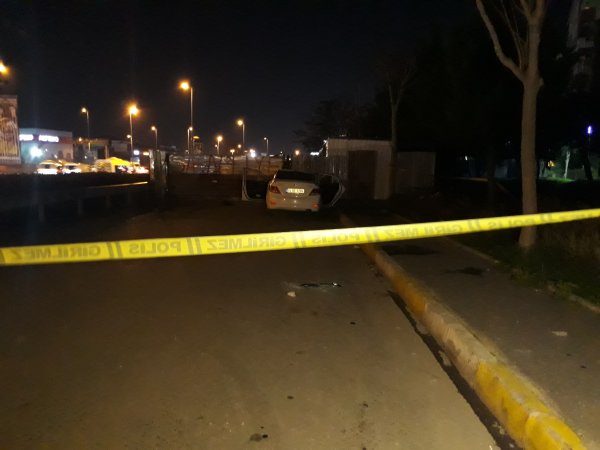 Bahçelievler'de park halindeki araçta patlama meydana geldi