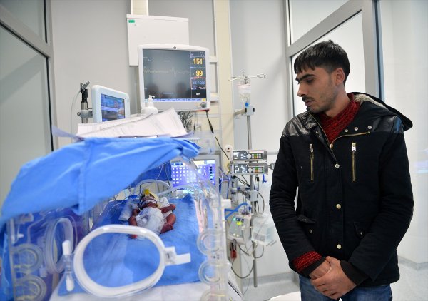 Mersin'de yaşayan Suriyeli çiftin dördüz çocukları oldu