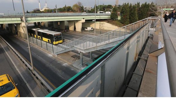 Altunizade metrobüs istasyonu genişletildi