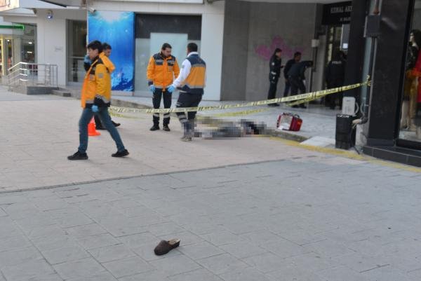 d 10'uncu kattan düşen kadın hayatını kaybetti