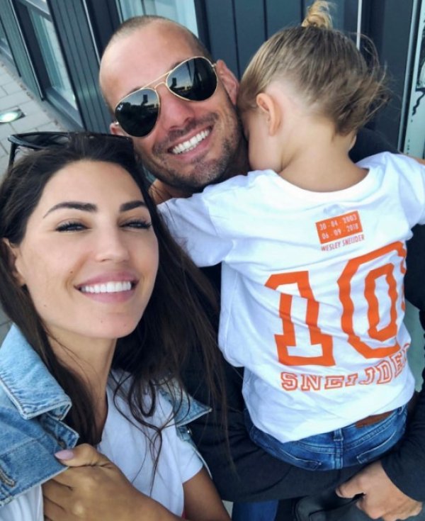Wesley Sneijder, Yolanthe'yi yine aldattı
