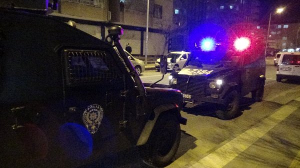 Evdeki parayla uyuşturucu alan eşini bıçakladı