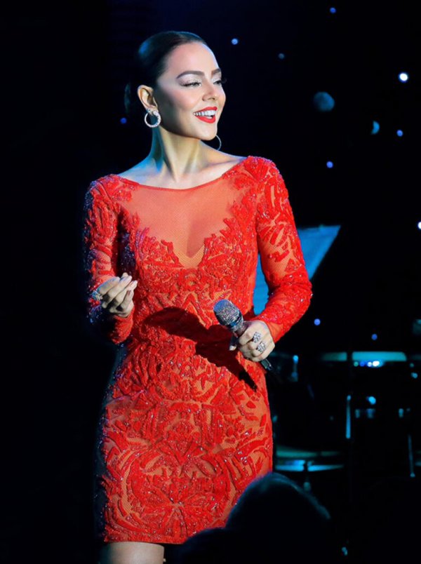 Ebru Gündeş, yalıyı terk ediyor