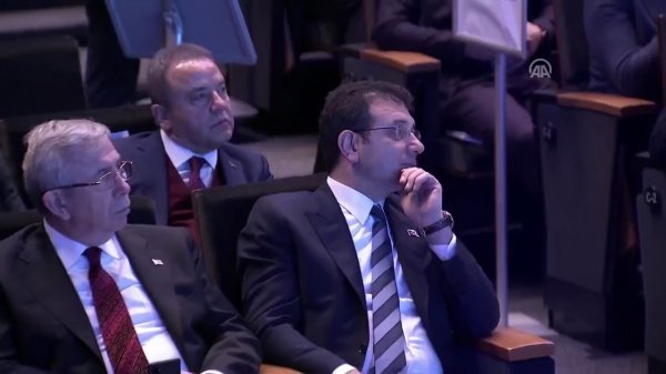 Bakan Kurum, İmamoğlu'na bakarak 'Kanal İstanbul' dedi