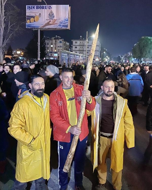 KKTC’de sarı yeleklerle 'yolları yapın' eylemi