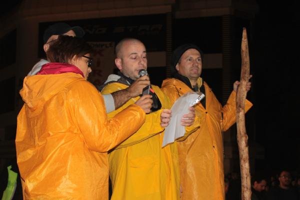 KKTC’de sarı yeleklerle 'yolları yapın' eylemi