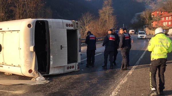 Zonguldak'ta işçi servisi devrildi: 7 yaralı
