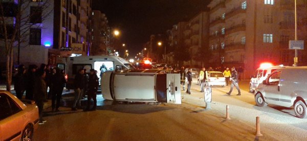 Çorum'da ticari araç ve otomobil çarpıştı: 5 yaralı