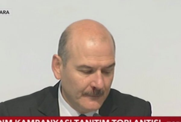Süleyman Soylu'nun burnundaki kılcal damarları yakıldı