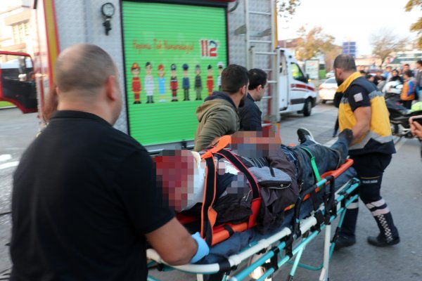 Freni patlayan vinç, araçların arasına daldı