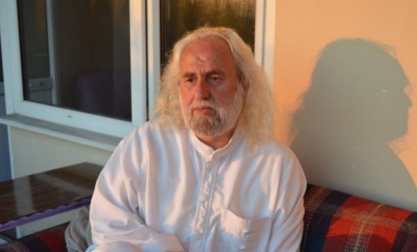 Hasan Mezarcı: Tesettür mecburiyetini kaldırıyorum