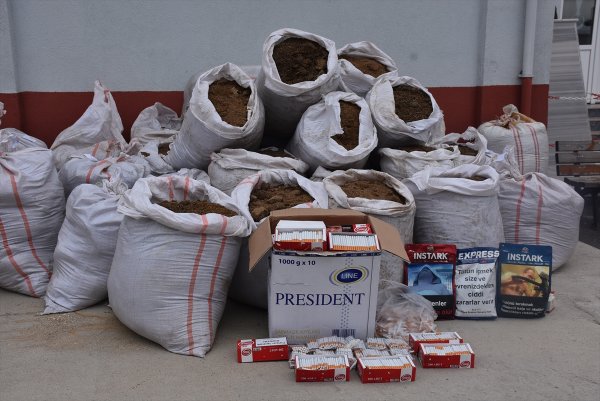 Jandarma ekipleri, 1 ton kaçak tütüne el koydu