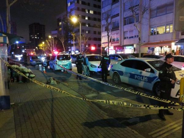 d Cezaevinden çıkar çıkmaz eşini ve annesini öldürdü